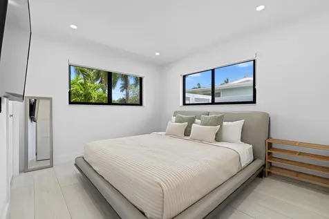 160 SE 12th Court Pompano Beach FL 33060