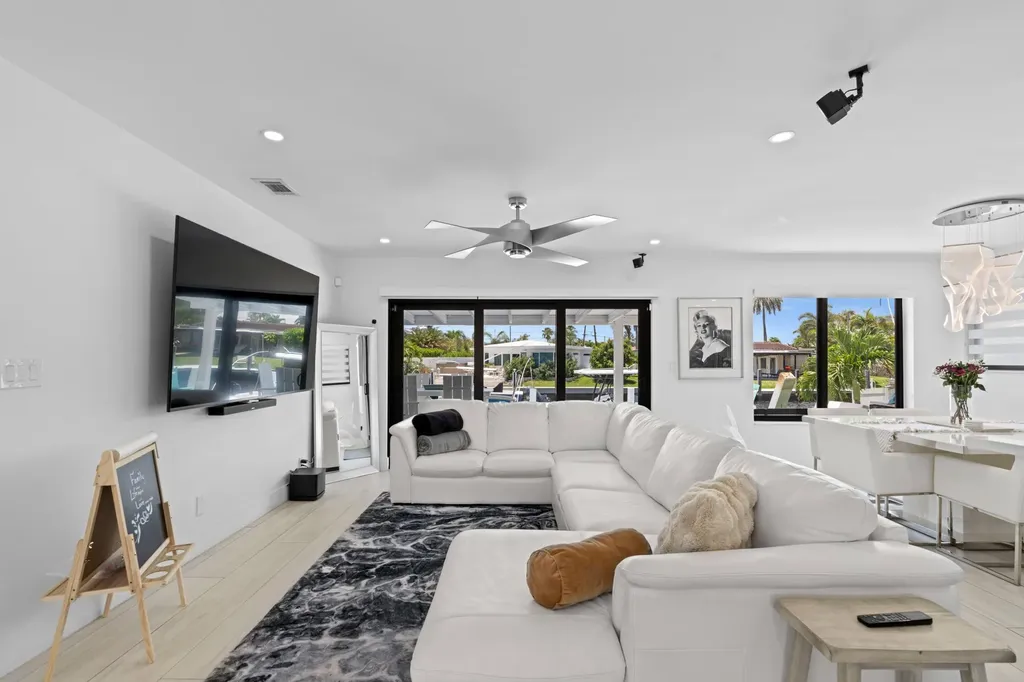 160 SE 12th Court Pompano Beach FL 33060