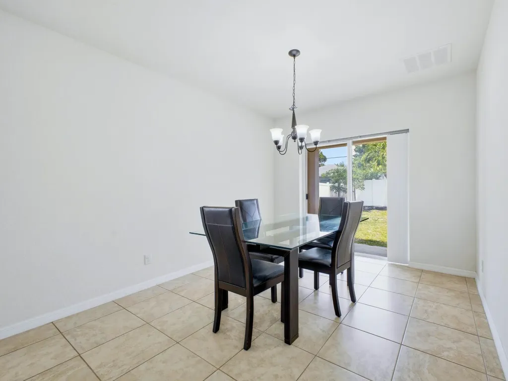 113 SE 3rd Avenue Boynton Beach FL 33435