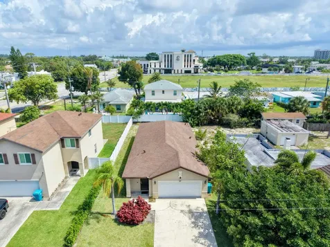 113 SE 3rd Avenue Boynton Beach FL 33435