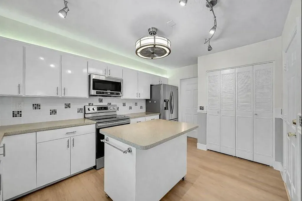 1480 SW 66th Terrace Plantation FL 33317