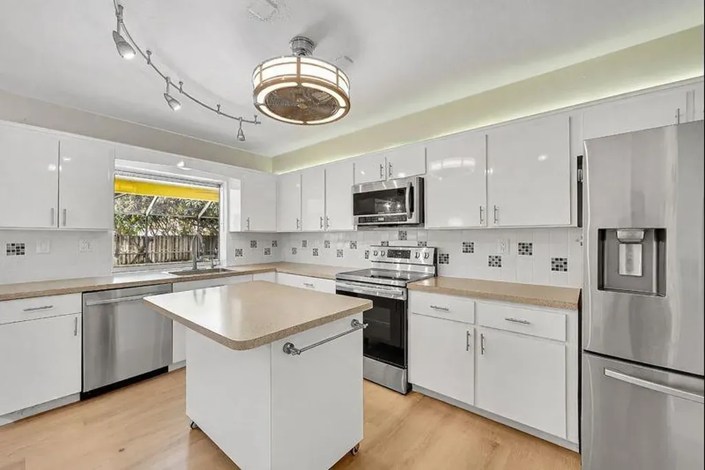 1480 SW 66th Terrace Plantation FL 33317