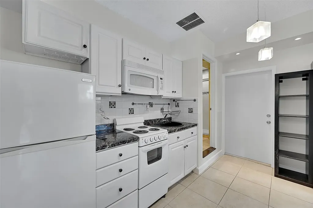 1480 SW 66th Terrace Plantation FL 33317