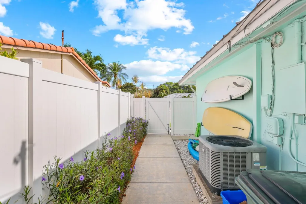 1082 SW 3rd Street Boca Raton FL 33486