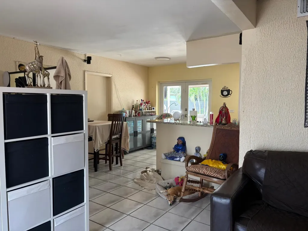 10501 NW 35th Place Miami FL 33147