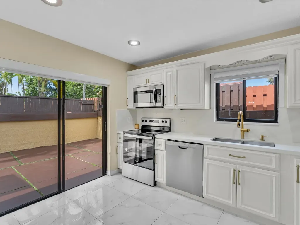 20331 NE 10th Court Miami FL 33179