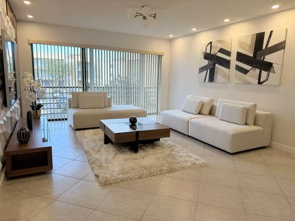 4040 N Hills Drive Hollywood FL 33021