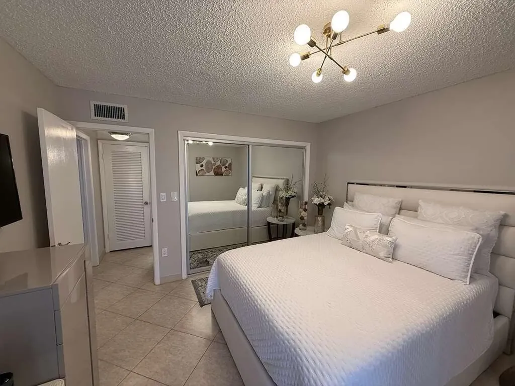 4040 N Hills Drive Hollywood FL 33021