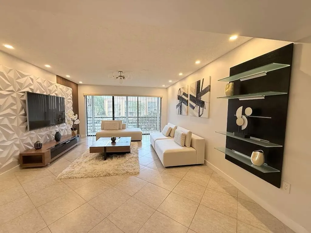 4040 N Hills Drive Hollywood FL 33021