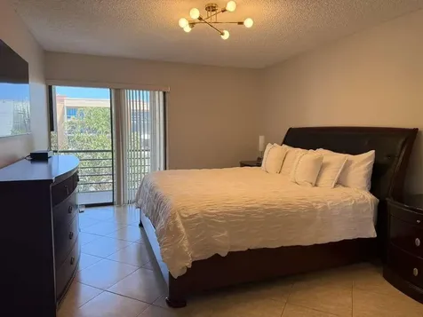 4040 N Hills Drive Hollywood FL 33021