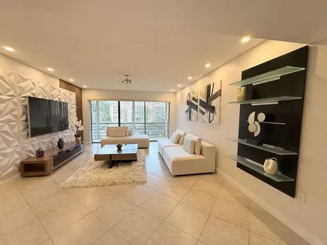 4040 N Hills Drive Hollywood FL 33021