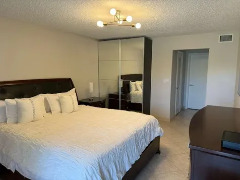 4040 N Hills Drive Hollywood FL 33021