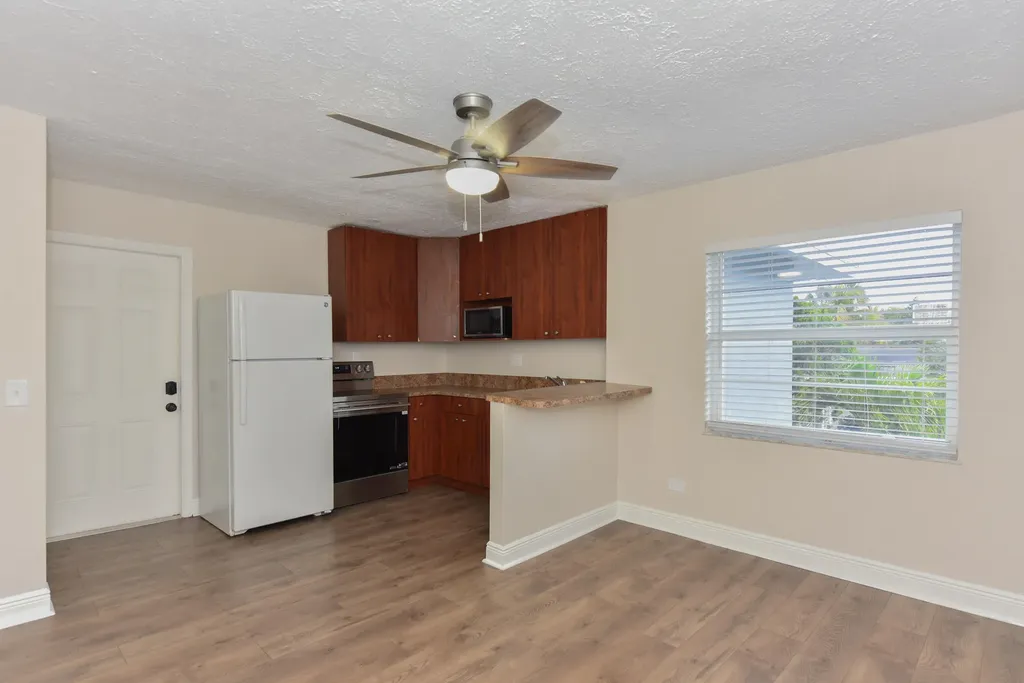 605 N Federal Highway Lake Worth Beach FL 33460