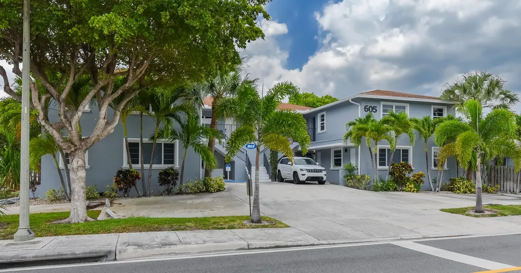 605 N Federal Highway Lake Worth Beach FL 33460