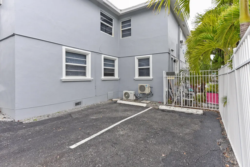 605 N Federal Highway Lake Worth Beach FL 33460