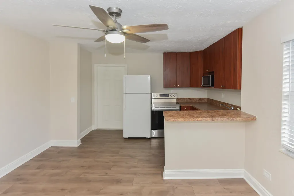 605 N Federal Highway Lake Worth Beach FL 33460