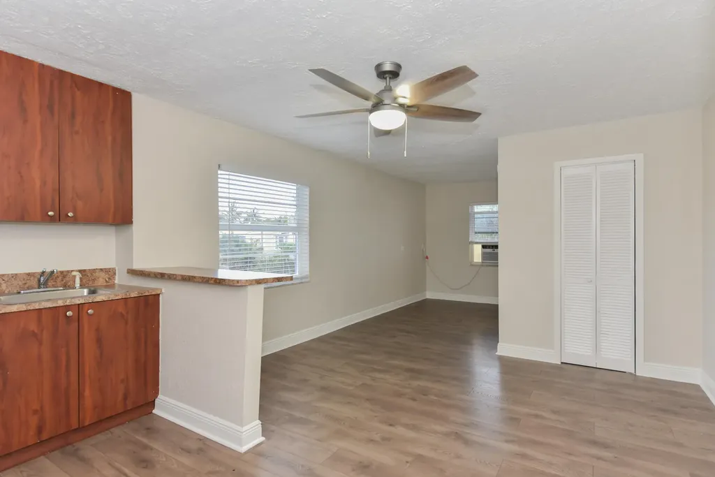 605 N Federal Highway Lake Worth Beach FL 33460