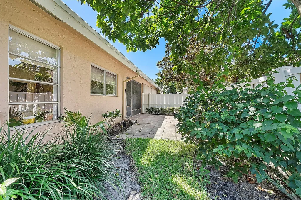 8230 Springtree Road Boca Raton FL 33496