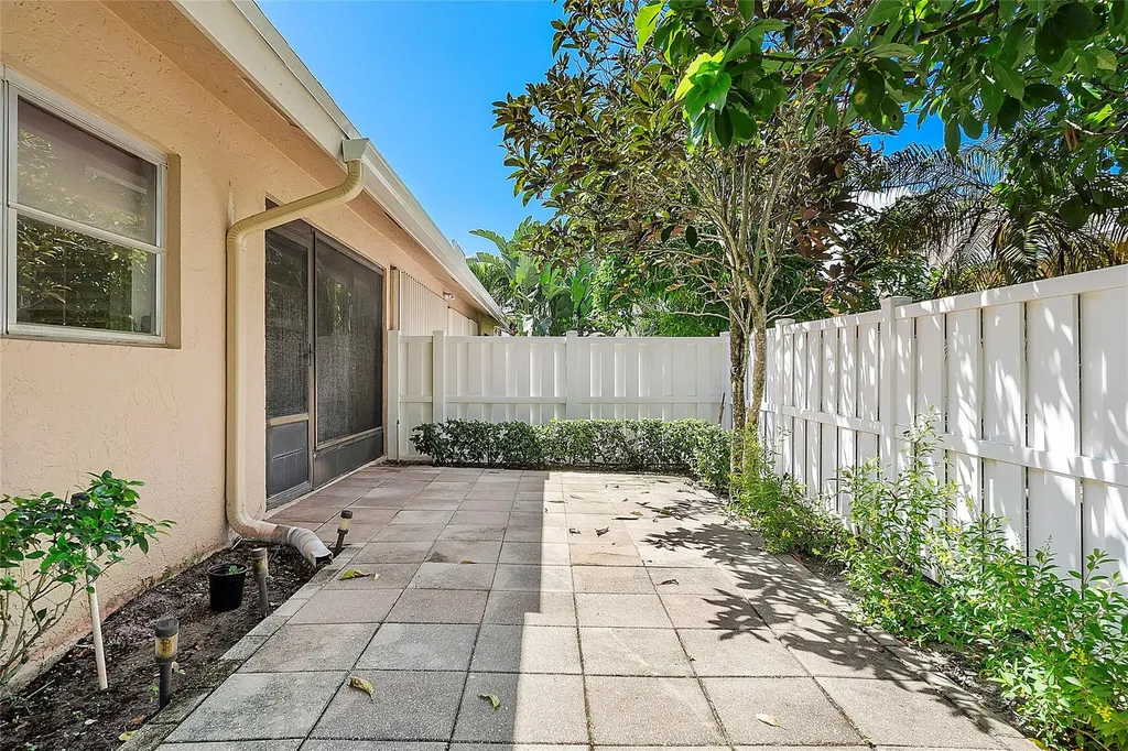8230 Springtree Road Boca Raton FL 33496