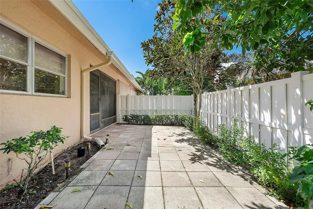 8230 Springtree Road Boca Raton FL 33496