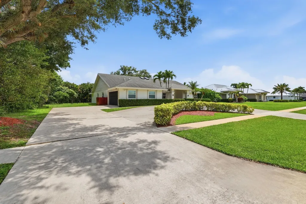 15600 Rolling Meadows Circle Wellington FL 33414