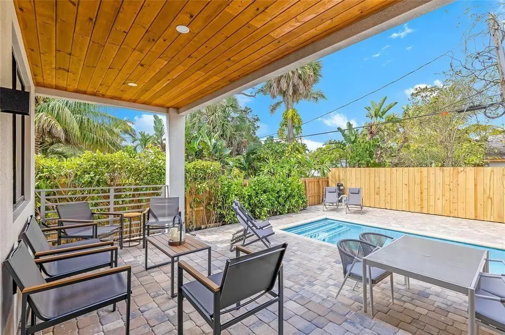811 SW 10th Terrace Fort Lauderdale FL 33315