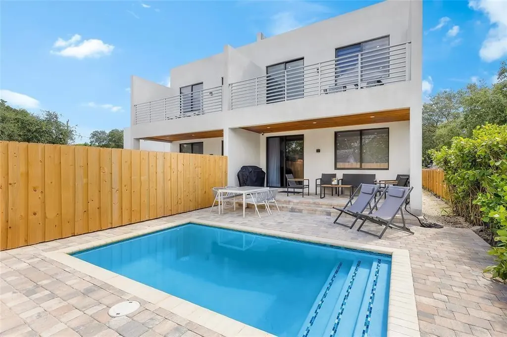 811 SW 10th Terrace Fort Lauderdale FL 33315