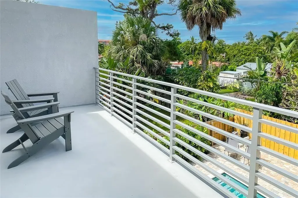 811 SW 10th Terrace Fort Lauderdale FL 33315