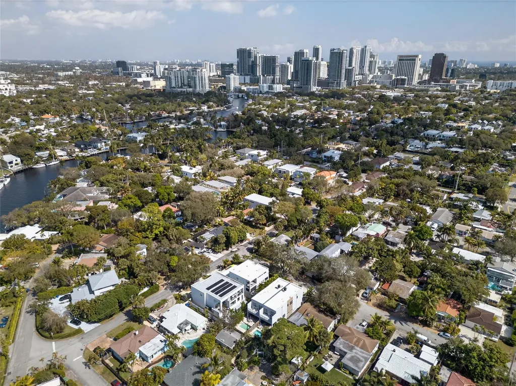 811 SW 10th Terrace Fort Lauderdale FL 33315