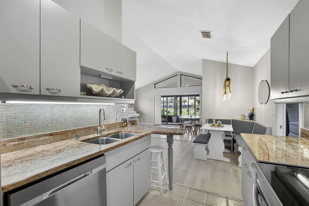5954 SE Franklin Place Hobe Sound FL 33455