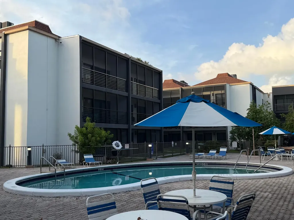 4040 N Hills Drive Hollywood FL 33021