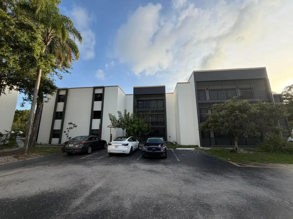 4040 N Hills Drive Hollywood FL 33021