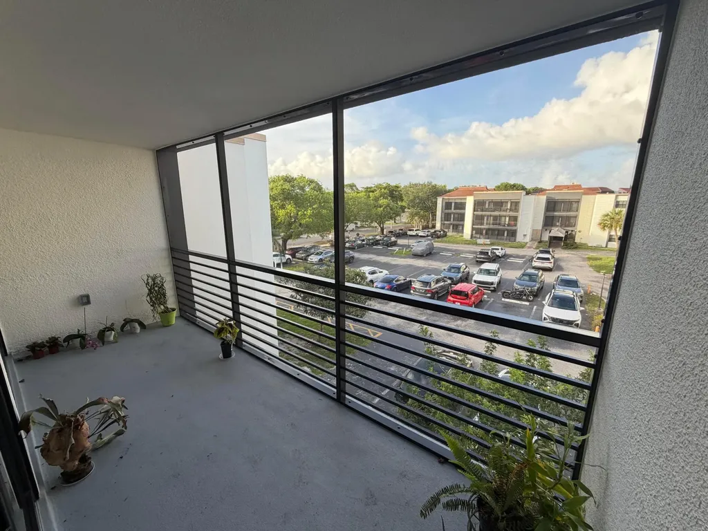 4040 N Hills Drive Hollywood FL 33021