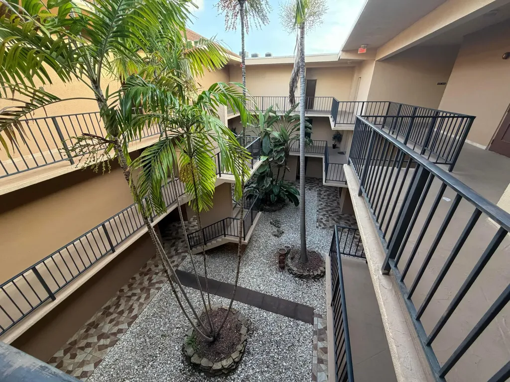 4040 N Hills Drive Hollywood FL 33021