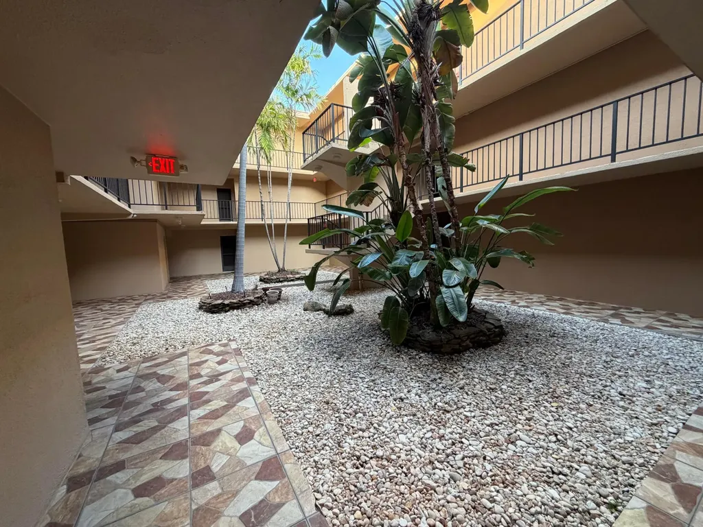 4040 N Hills Drive Hollywood FL 33021