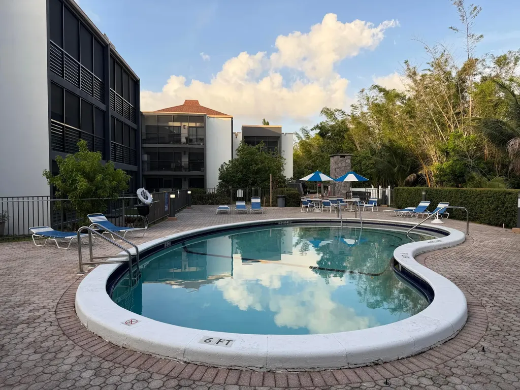 4040 N Hills Drive Hollywood FL 33021