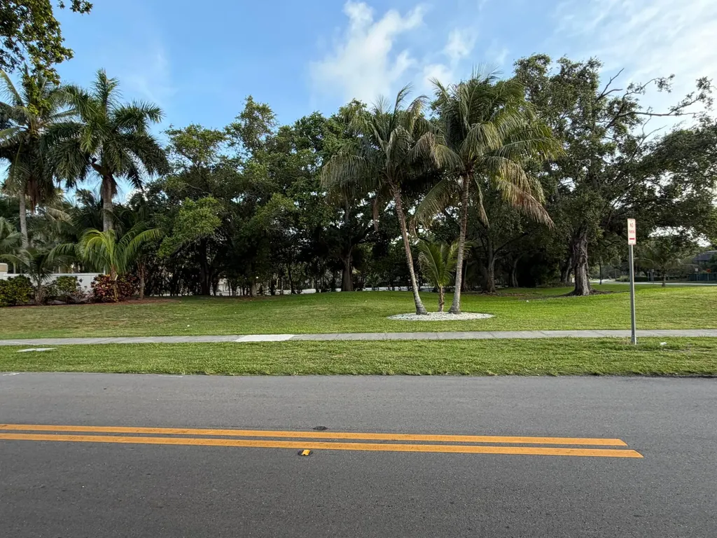 4040 N Hills Drive Hollywood FL 33021