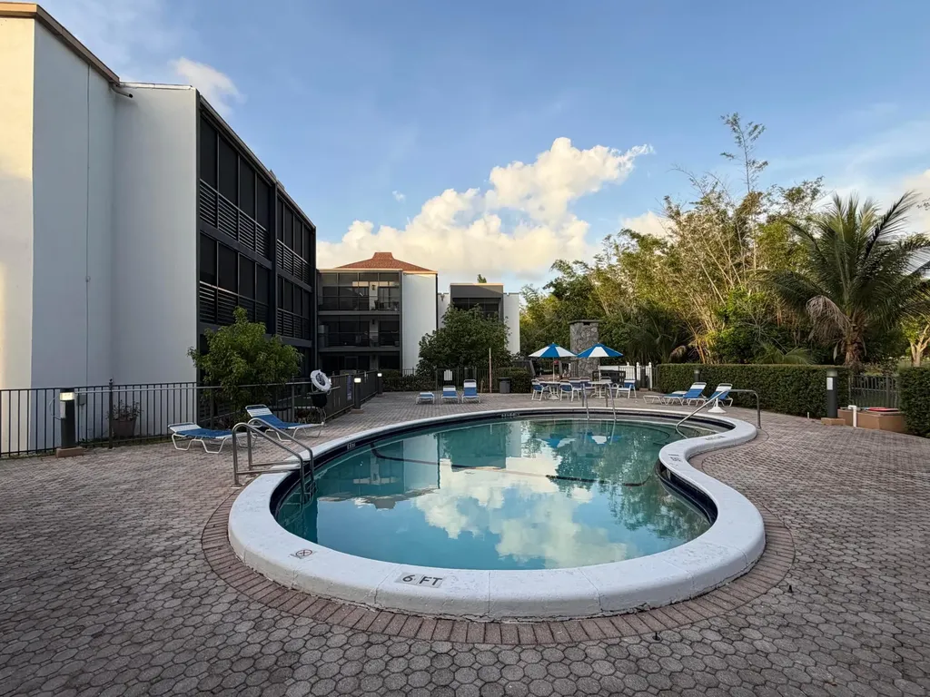 4040 N Hills Drive Hollywood FL 33021