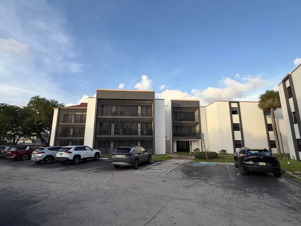 4040 N Hills Drive Hollywood FL 33021