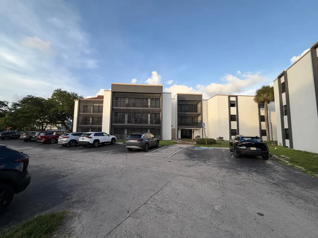 4040 N Hills Drive Hollywood FL 33021
