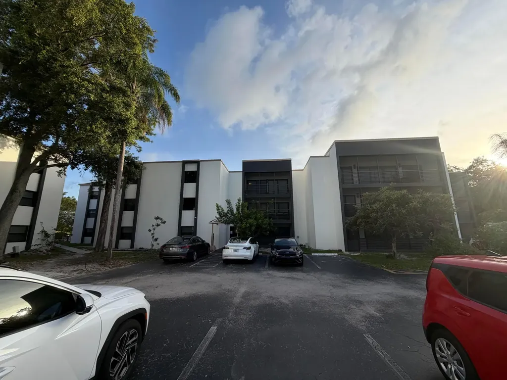 4040 N Hills Drive Hollywood FL 33021