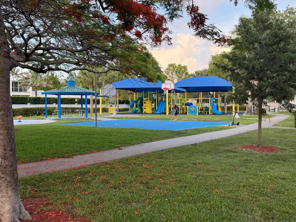 4040 N Hills Drive Hollywood FL 33021