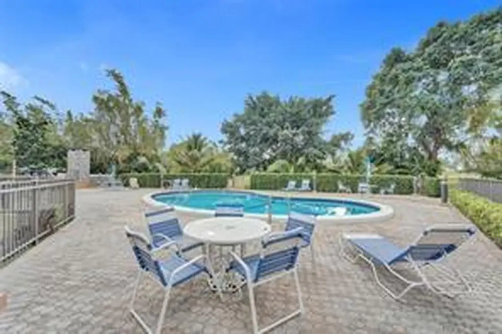 4040 N Hills Drive Hollywood FL 33021