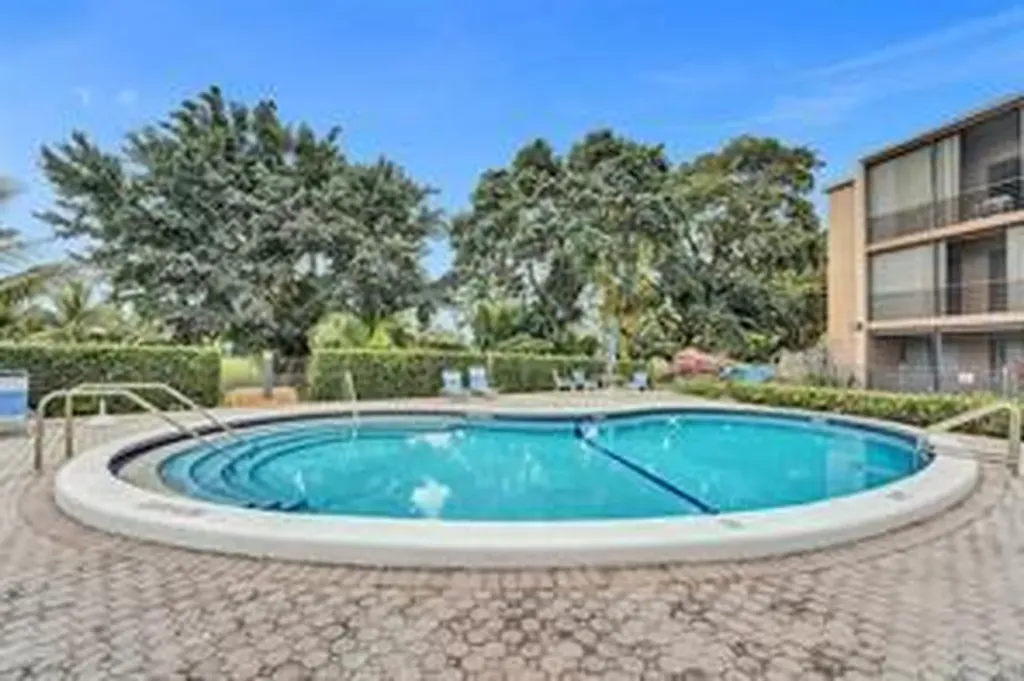 4040 N Hills Drive Hollywood FL 33021