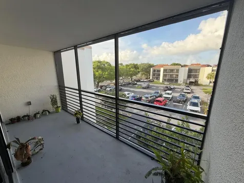 4040 N Hills Drive Hollywood FL 33021