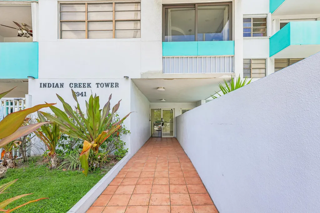6941 Carlyle Avenue Miami Beach FL 33141