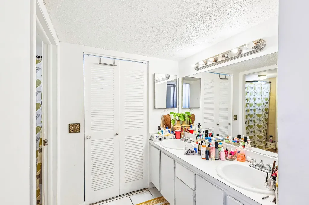 6941 Carlyle Avenue Miami Beach FL 33141