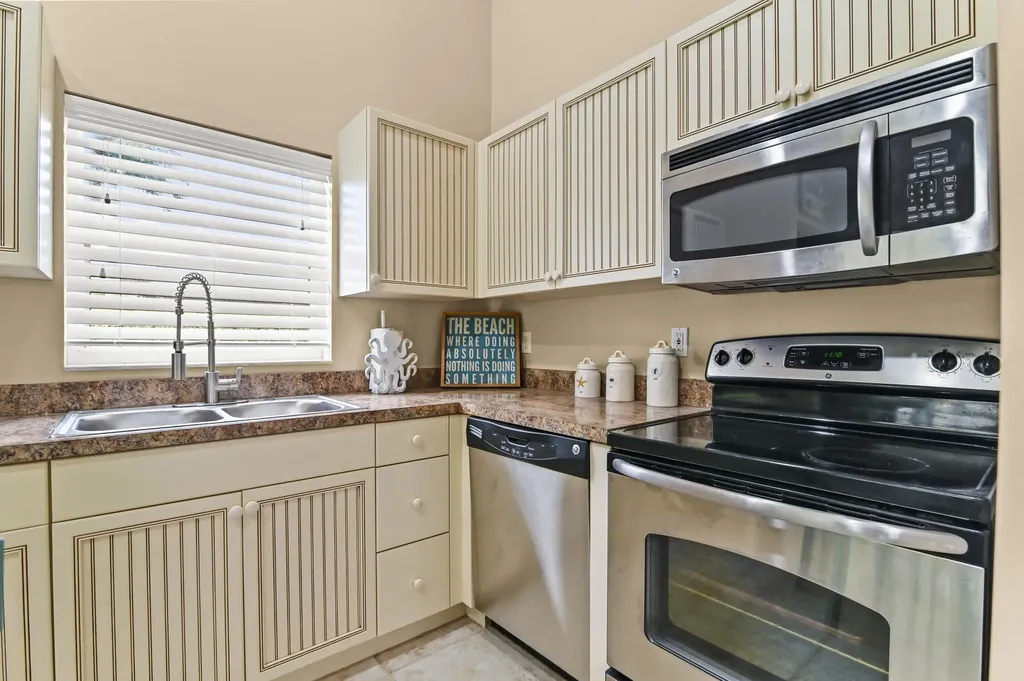 5637 Lago Del Sol Drive Lake Worth FL 33449