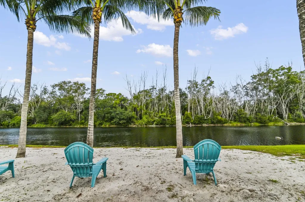 5637 Lago Del Sol Drive Lake Worth FL 33449