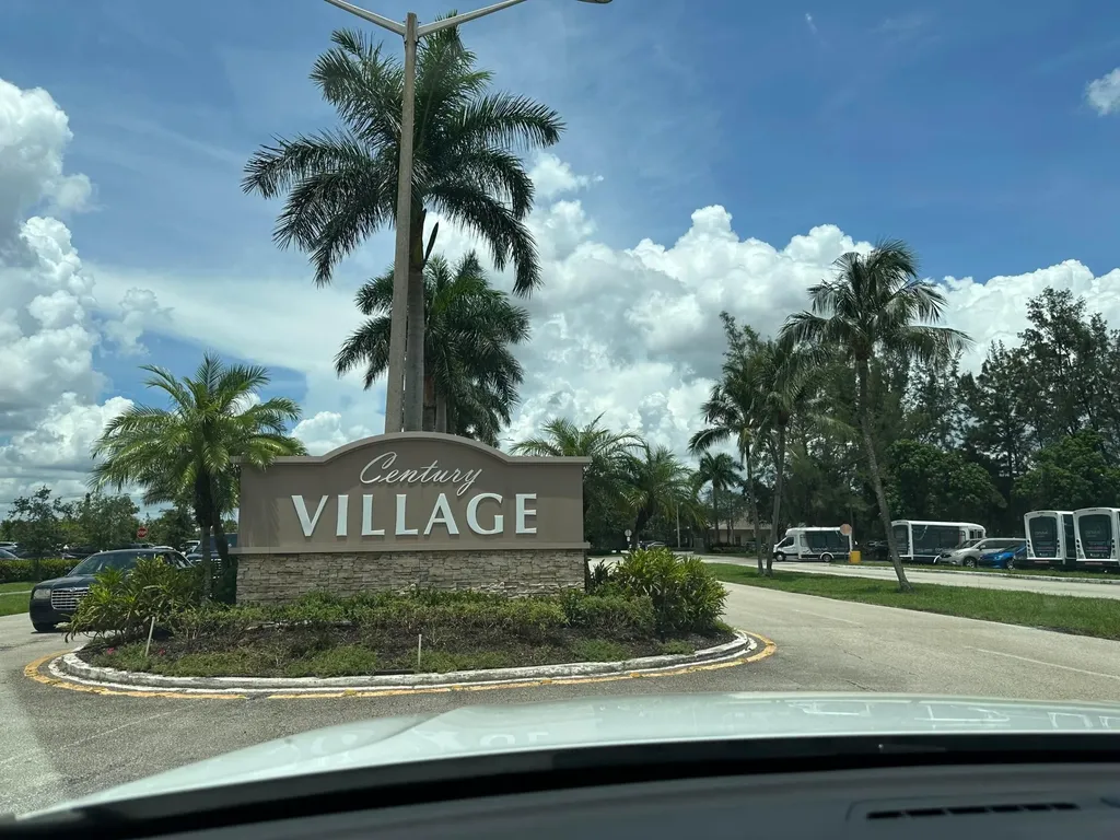220 Berkshire West Palm Beach FL 33417